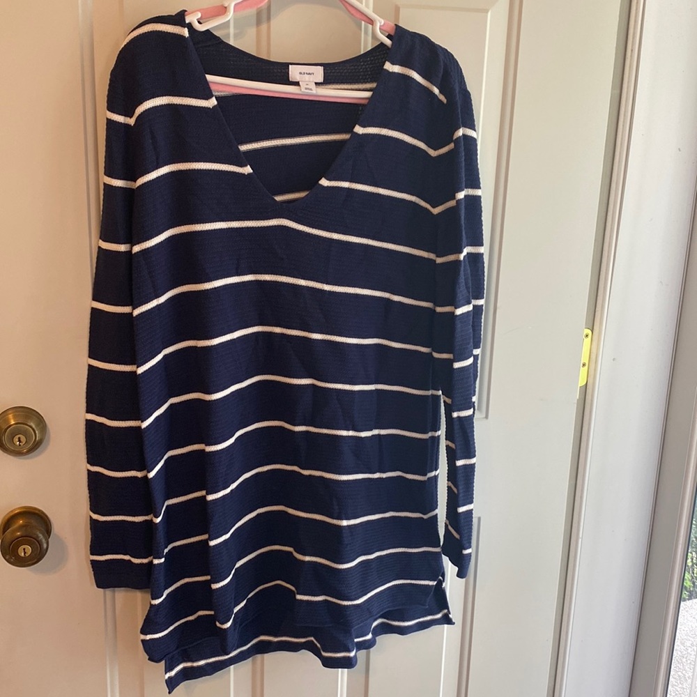 Thin, long, v neck, old navy sweater!